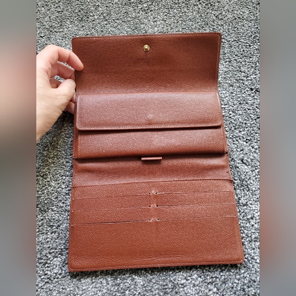 Authentic Louis Vuitton trifold monogram wallet - Picture 3 of 10